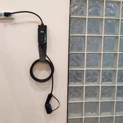 Buon prezzo 7.4kW 32A Portable EV Charger with IP67 & Delay Charging in linea